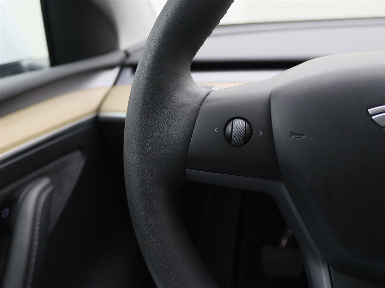 Tesla Model Y Standard RWD Plus 92.4% SoH [ TREKHAAK+LFP ACCU+AUTOPILOT+19 INCH+PREMIUM AUDIO ] 20