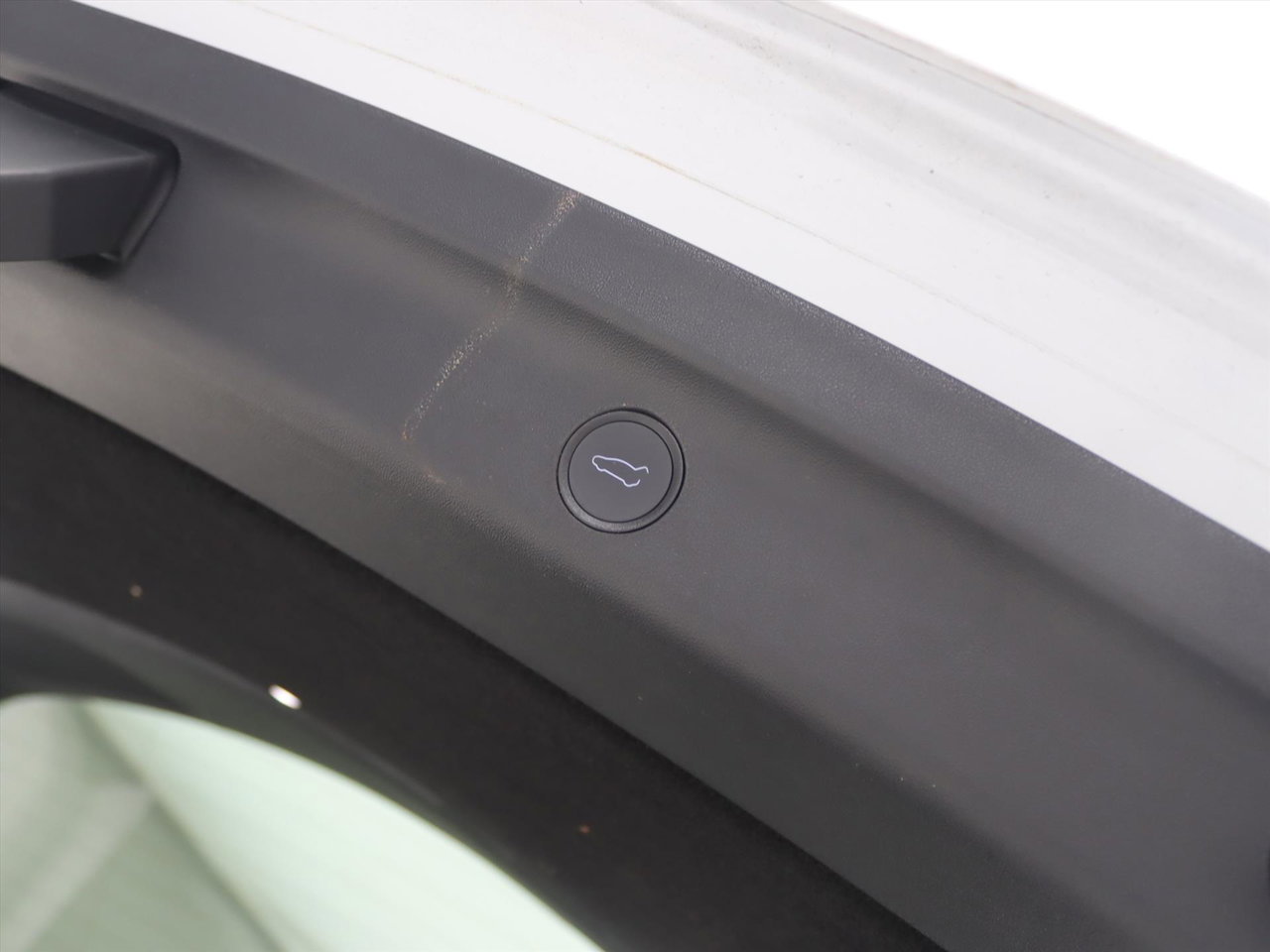 Tesla Model Y Standard RWD Plus 351pk 92.7% SoH [ TREKHAAK+LFP ACCU+AUTOPILOT+20 INCH+PREMIUM AUDIO ] 25