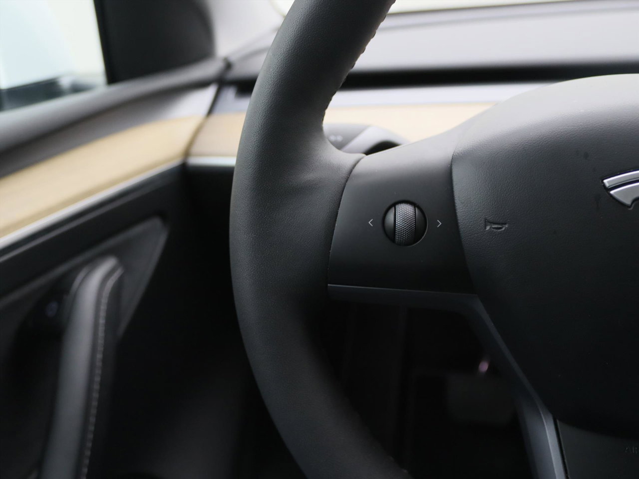 Tesla Model Y Standard RWD Plus 351pk 92.7% SoH [ TREKHAAK+LFP ACCU+AUTOPILOT+20 INCH+PREMIUM AUDIO ] 19