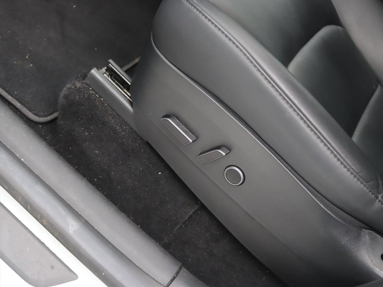 Tesla Model Y Standard RWD Plus 351pk 92.7% SoH [ TREKHAAK+LFP ACCU+AUTOPILOT+20 INCH+PREMIUM AUDIO ] 17