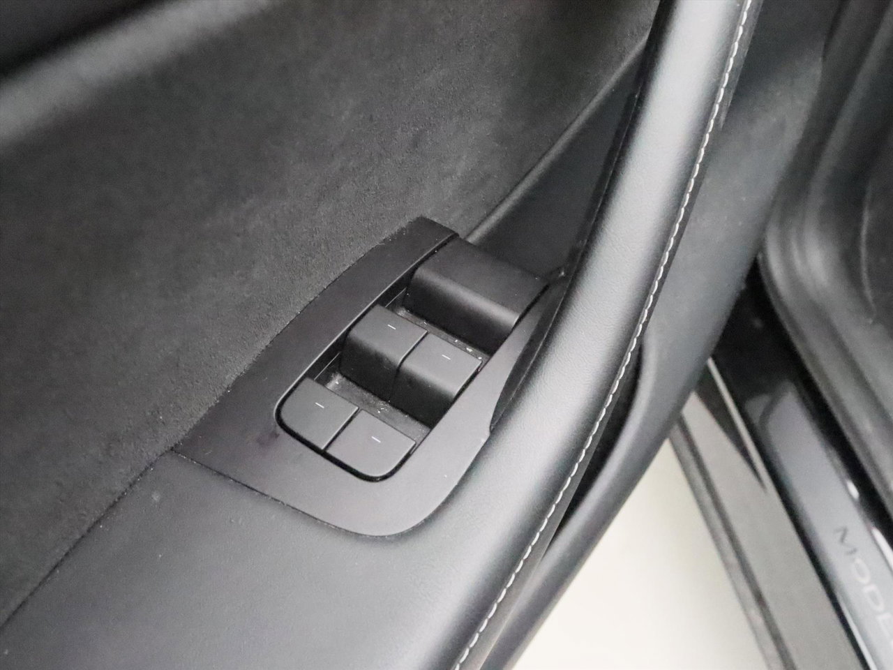 Tesla Model Y Long Range AWD 75kWh 351pk 93.4% SoH [ AMD RYZEN+AUTOPILOT+19 INCH+PREMIUM AUDIO ] 18