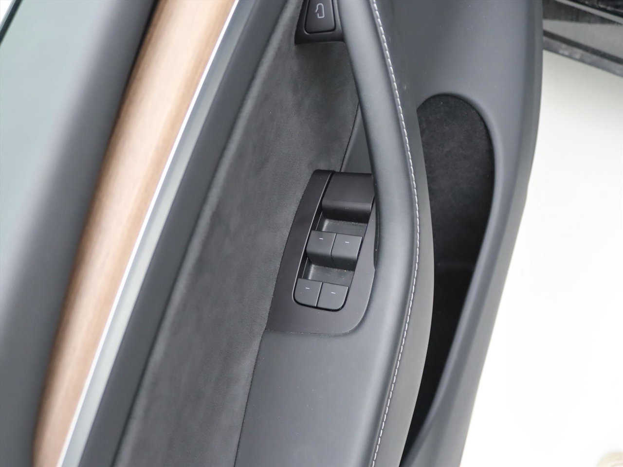 Tesla Model Y Long Range AWD 75kWh 351pk 94.4% SoH [ AMD RYZEN+AUTOPILOT+19 INCH+PREMIUM AUDIO ] 22