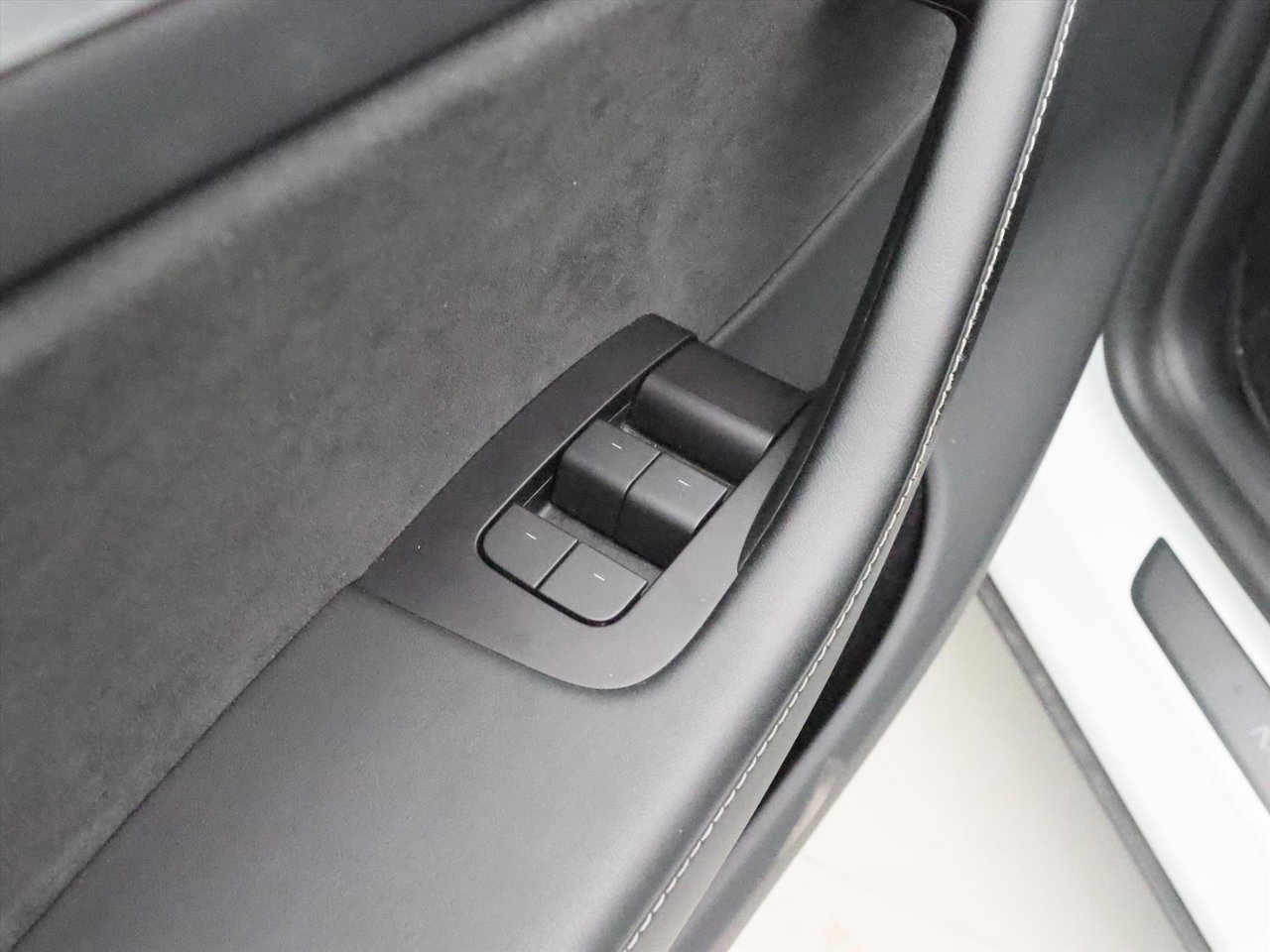 Tesla Model Y Long Range AWD 75kWh 351pk 94.2% SoH [ AMD RYZEN+AUTOPILOT+19 INCH+PREMIUM AUDIO ] 18