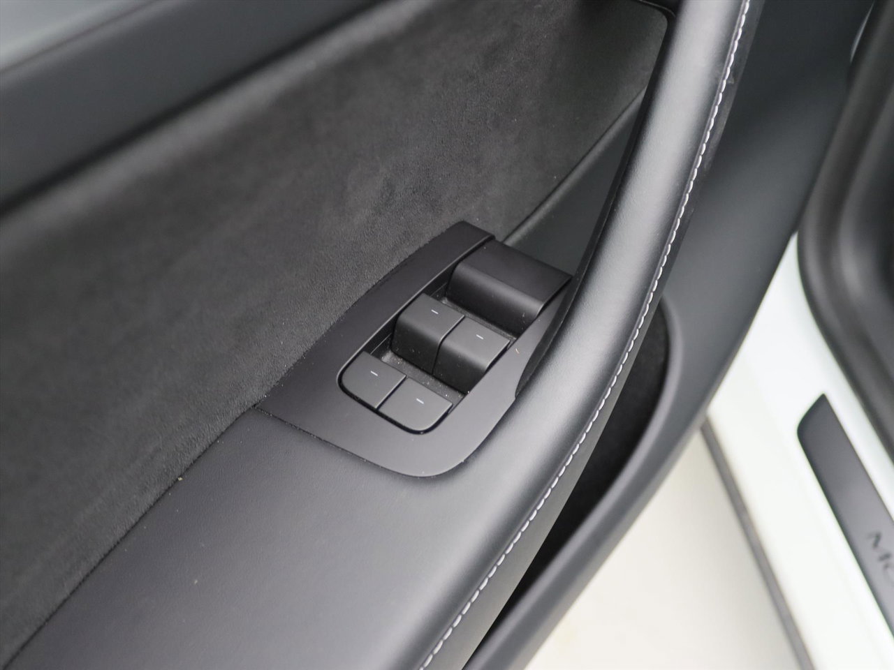Tesla Model Y Long Range AWD 75kWh 351pk 93.3% SoH [ AMD RYZEN+AUTOPILOT+19 INCH+PREMIUM AUDIO ] 18