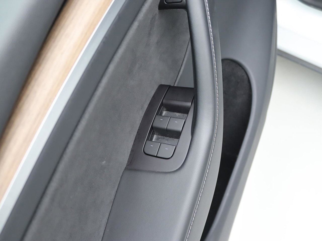 Tesla Model Y Long Range AWD 75kWh 351pk 92% SoH [ TREKHAAK+AMD RYZEN+AUTOPILOT+19 INCH+PREMIUM AUDIO ] 23
