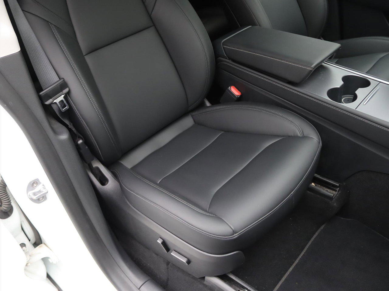 Tesla Model Y Long Range AWD 75kWh 351pk 92% SoH [ TREKHAAK+AMD RYZEN+AUTOPILOT+19 INCH+PREMIUM AUDIO ] 19