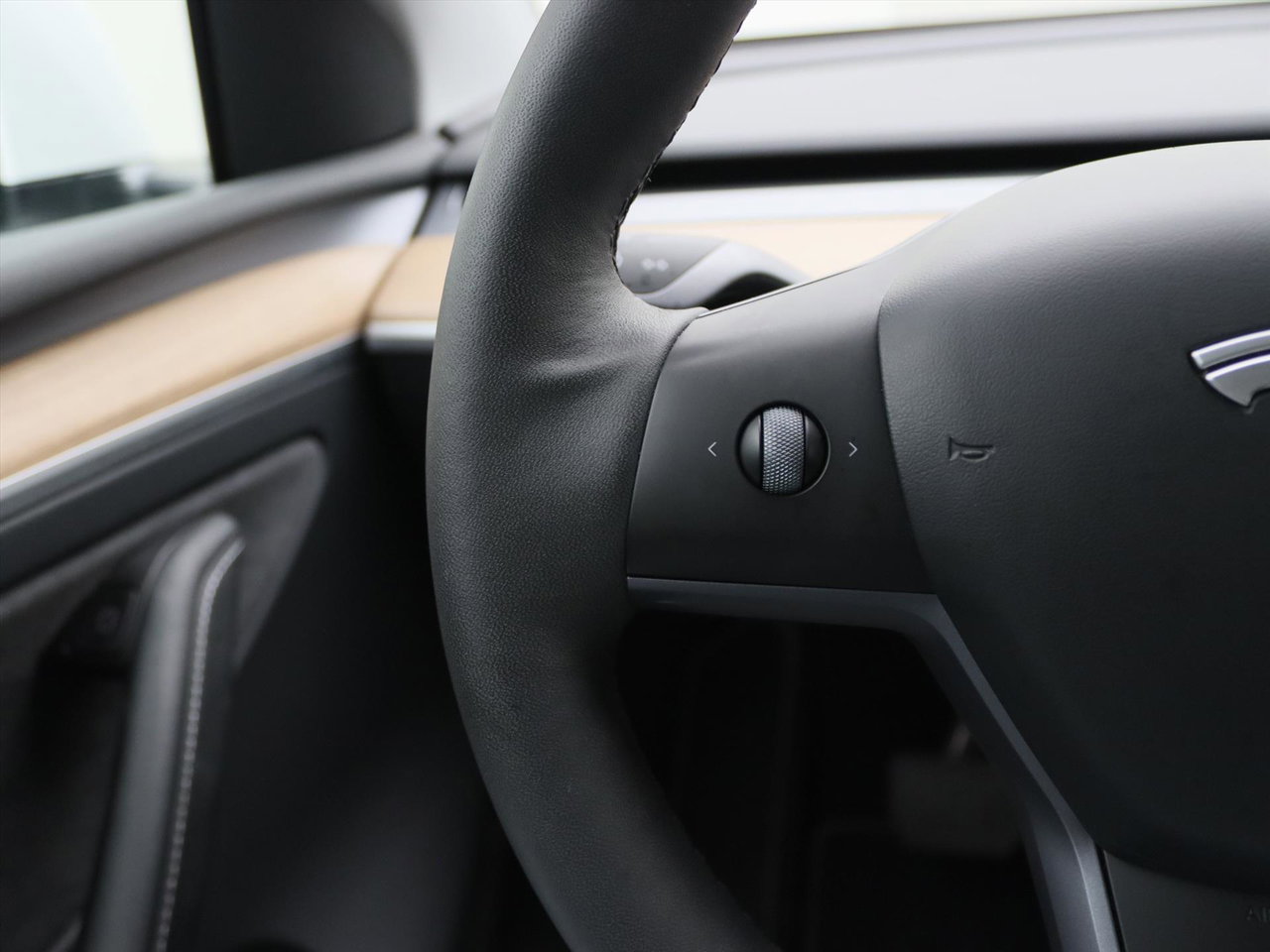 Tesla Model Y Long Range AWD 75kWh 351pk 92% SoH [ TREKHAAK+AMD RYZEN+AUTOPILOT+19 INCH+PREMIUM AUDIO ] 25