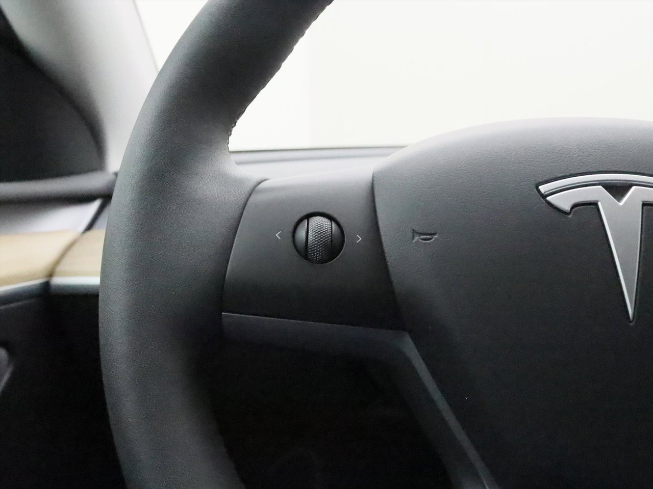Tesla Model Y Standard RWD Plus 299pk 95.1% SoH [ AMD RYZEN+LFP+AUTOPILOT+19 INCH+PREMIUM AUDIO ] 18