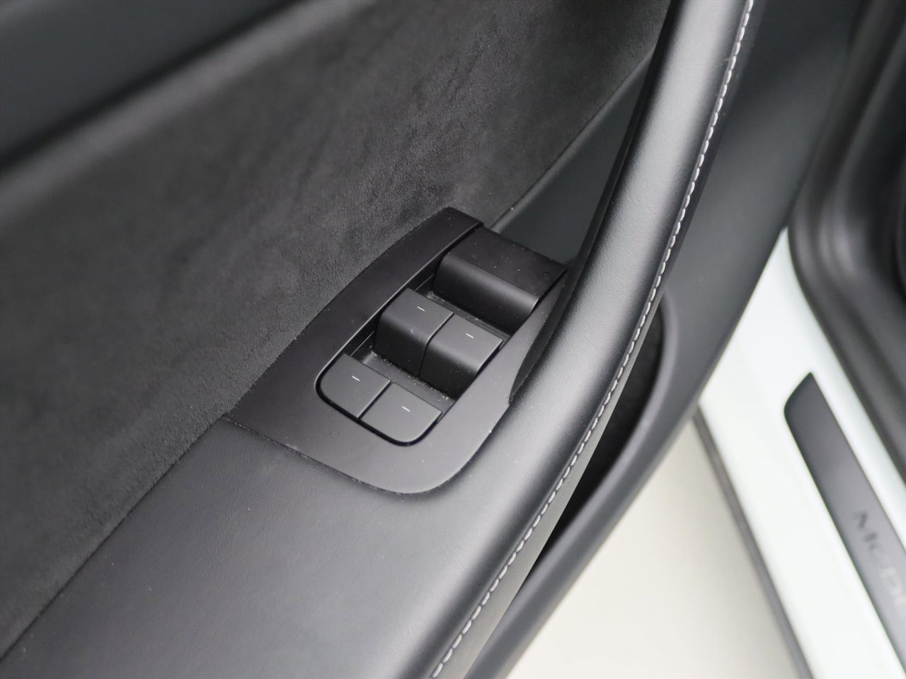 Tesla Model Y Long Range AWD 75kWh 351pk 91.8% SoH [ AMD RYZEN+AUTOPILOT+19 INCH+PREMIUM AUDIO ] 19