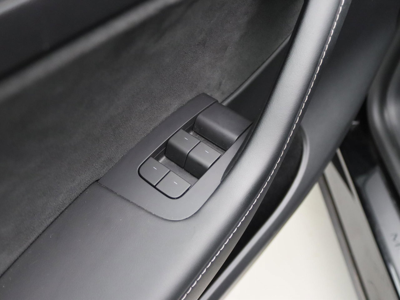 Tesla Model Y Long Range AWD 75kWh 351pk 89.7% SoH [ AUTOPILOT+19 INCH+PREMIUM AUDIO ] 18