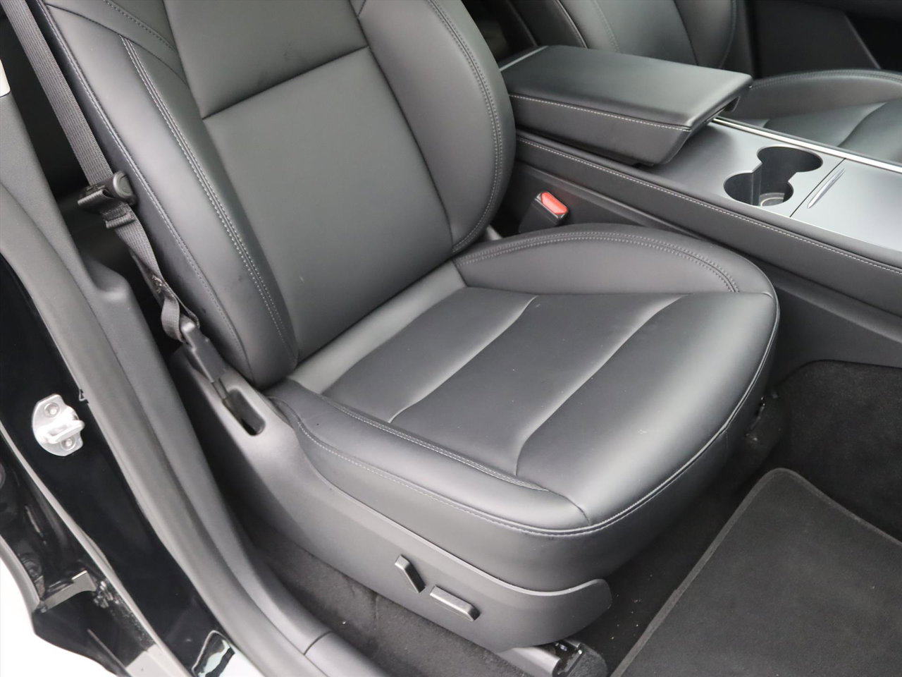 Tesla Model Y Long Range AWD 75kWh 351pk 93% SoH [ TREKHAAK+AMD RYZEN+AUTOPILOT+19 INCH+PREMIUM AUDIO ] 19