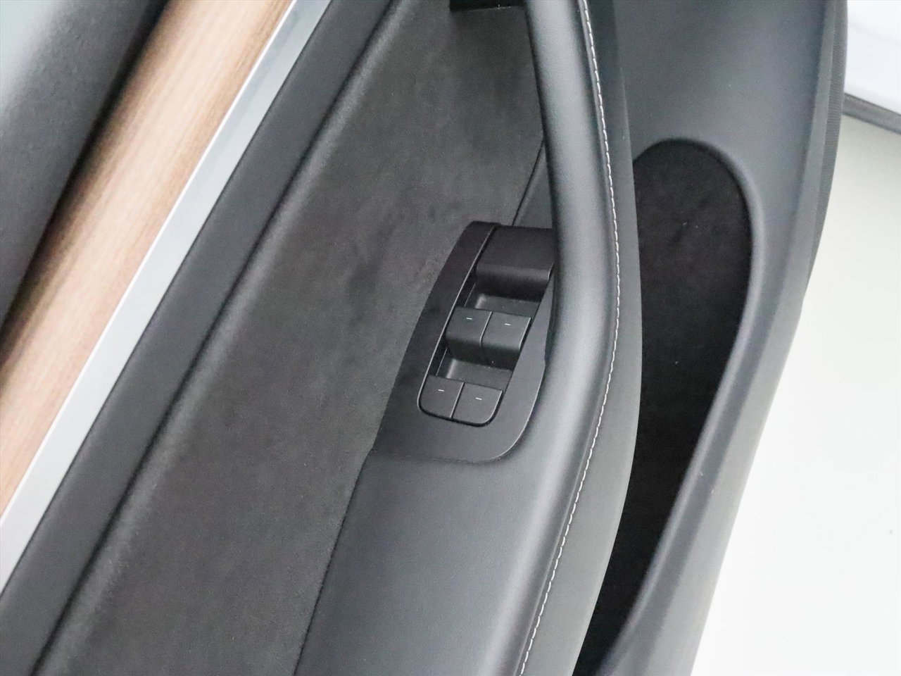 Tesla Model Y Long Range AWD 75kWh 351pk 92.2% SoH [ AMD RYZEN+AUTOPILOT+19 INCH+PREMIUM AUDIO ] 24