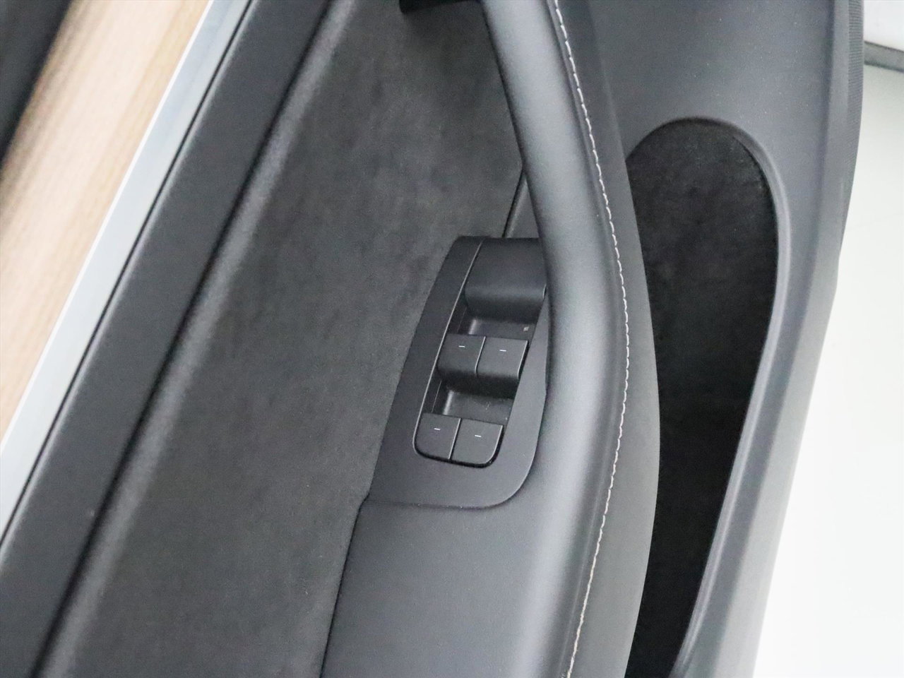 Tesla Model Y Long Range AWD 75kWh 351pk [ AMD RYZEN+AUTOPILOT+19 INCH+PREMIUM AUDIO ] 23
