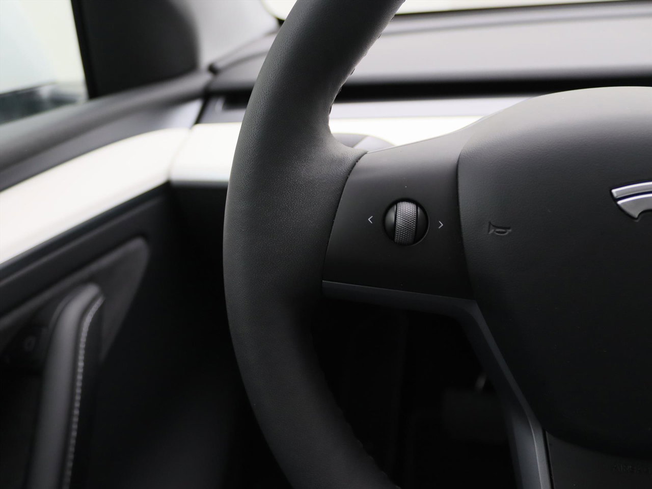 Tesla Model Y Long Range AWD 75kWh 351pk 94.5% SoH [ WIT LEDER+AMD RYZEN+AUTOPILOT+19 INCH+PREMIUM AUDIO ] 22
