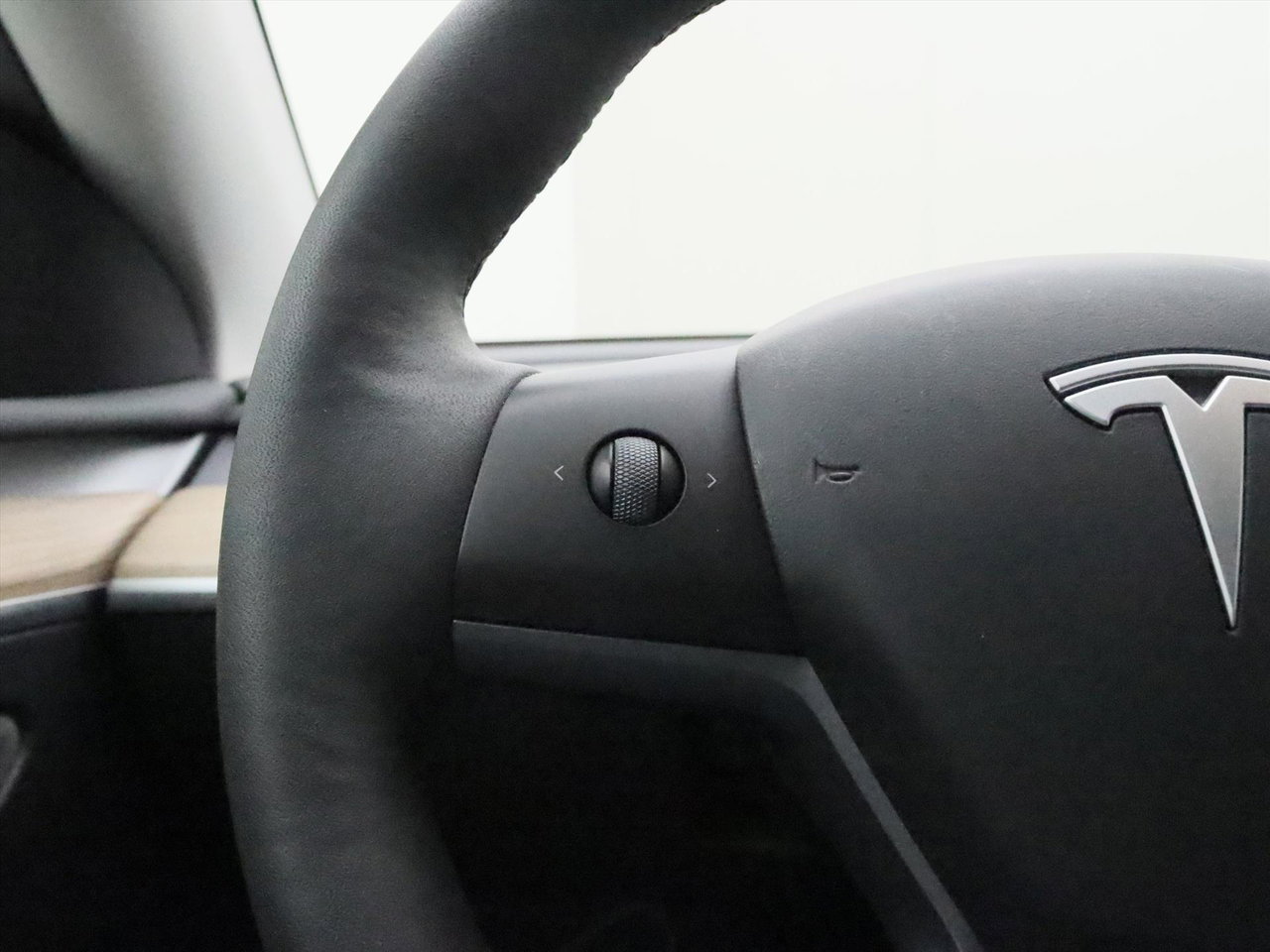 Tesla Model Y Long Range AWD 75kWh 351pk AMD RYZEN 92,5% SoH [ AUTOPILOT+19 INCH+PREMIUM AUDIO ] 16