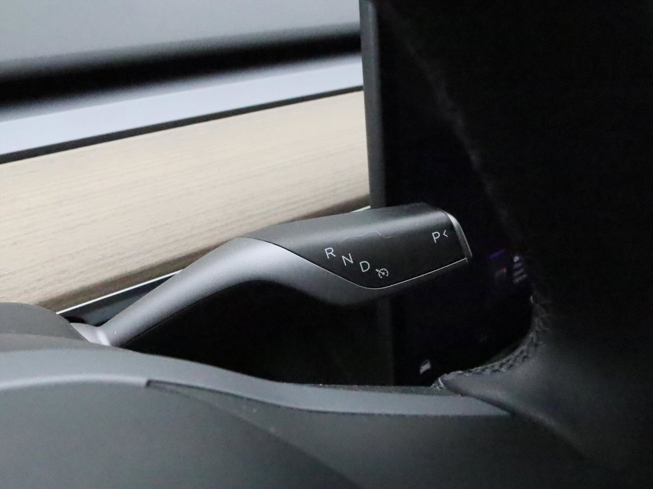 Tesla Model Y Long Range AWD 75kWh 351pk AMD RYZEN 92,5% SoH [ AUTOPILOT+19 INCH+PREMIUM AUDIO ] 19