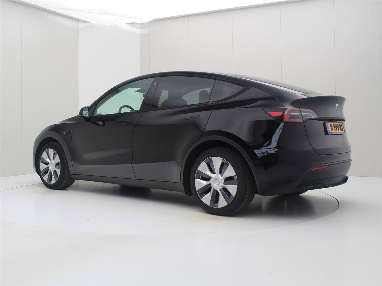 Tesla Model Y Long Range AWD 75kWh 351pk AMD RYZEN 92,5% SoH [ AUTOPILOT+19 INCH+PREMIUM AUDIO ] 4
