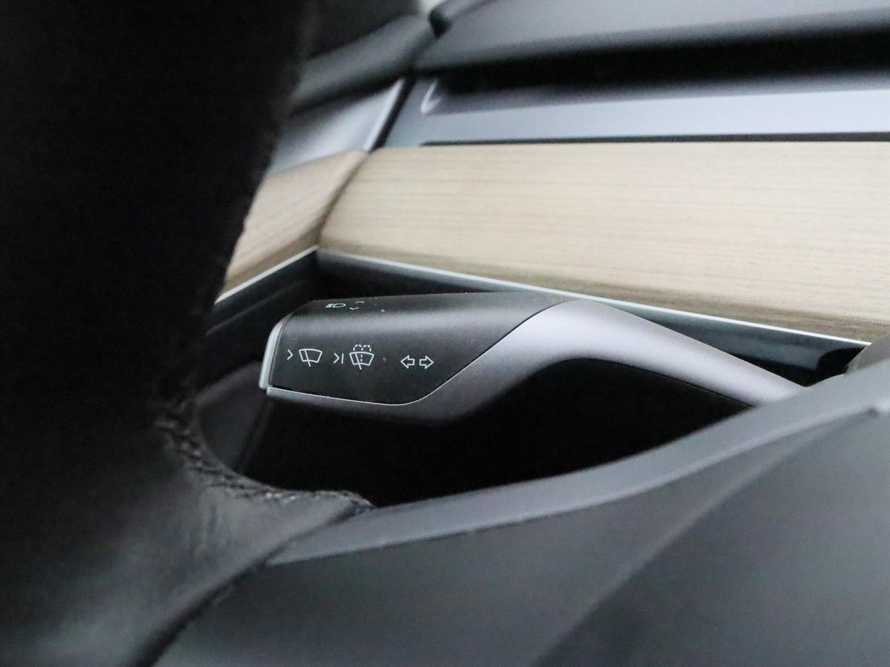 Tesla Model Y Long Range AWD 75kWh 351pk AMD RYZEN 92,5% SoH [ AUTOPILOT+19 INCH+PREMIUM AUDIO ] 18