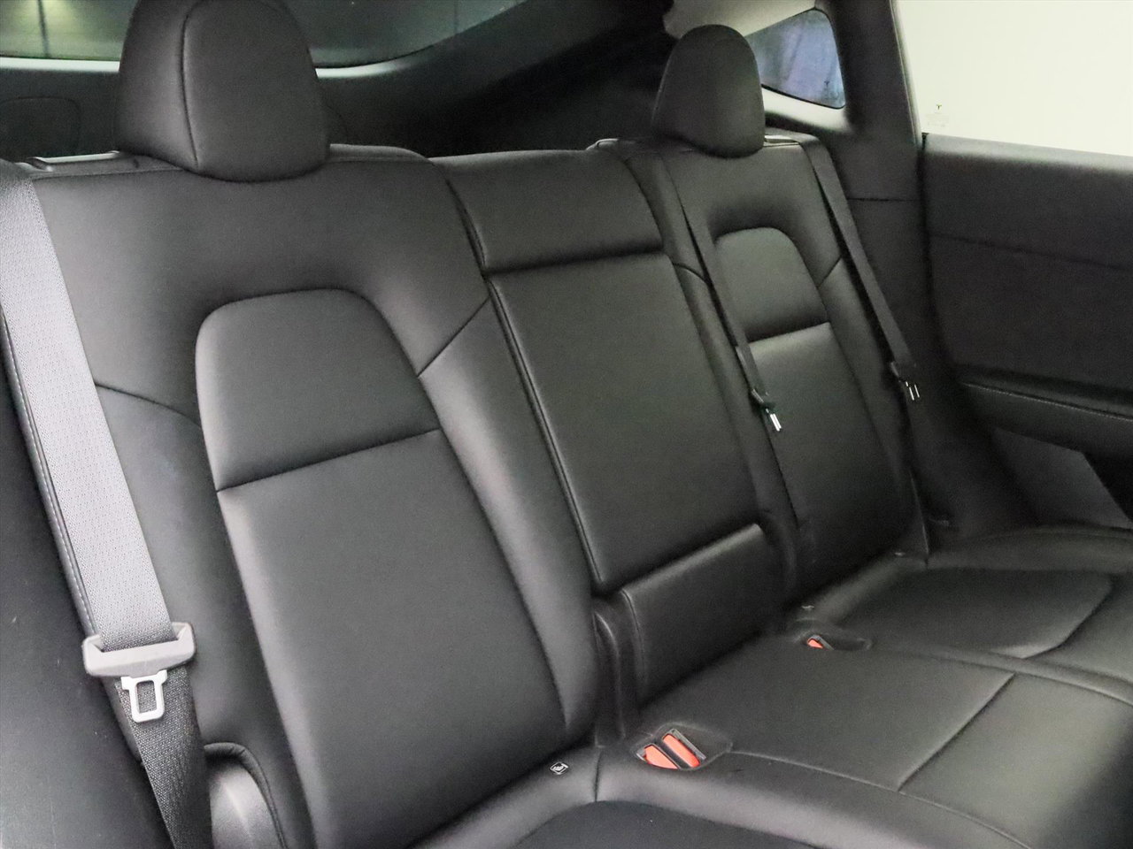 Tesla Model Y Long Range AWD 75kWh 351pk AMD RYZEN 92,5% SoH [ AUTOPILOT+19 INCH+PREMIUM AUDIO ] 10