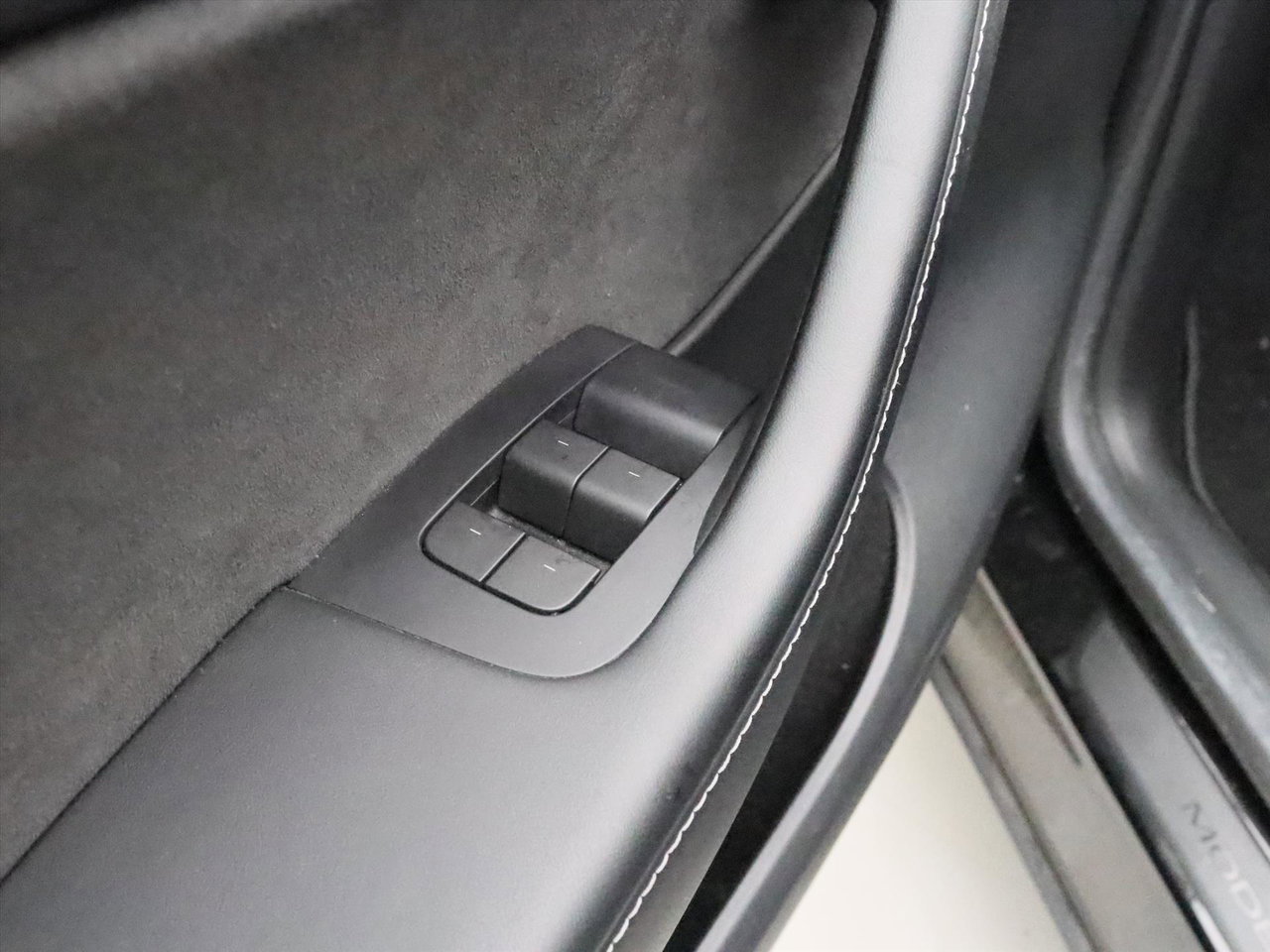 Tesla Model Y Long Range AWD 75kWh 351pk AMD RYZEN 92,5% SoH [ AUTOPILOT+19 INCH+PREMIUM AUDIO ] 28