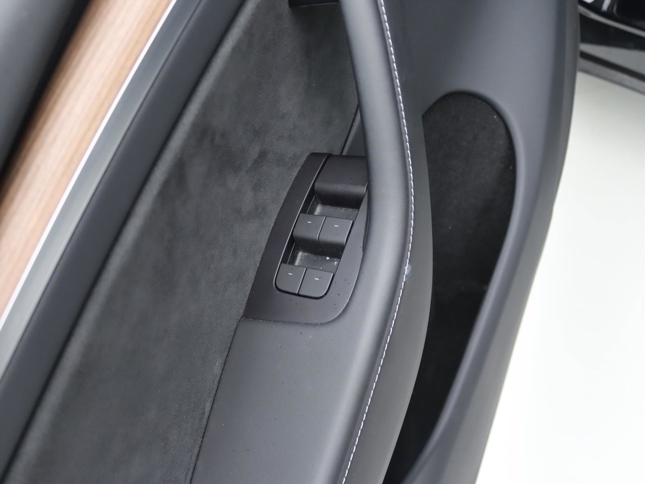 Tesla Model Y Long Range AWD 75kWh 351pk [ AMD RYZEN+ENHANCED AUTOPILOT+19 INCH+PREMIUM AUDIO ] 27