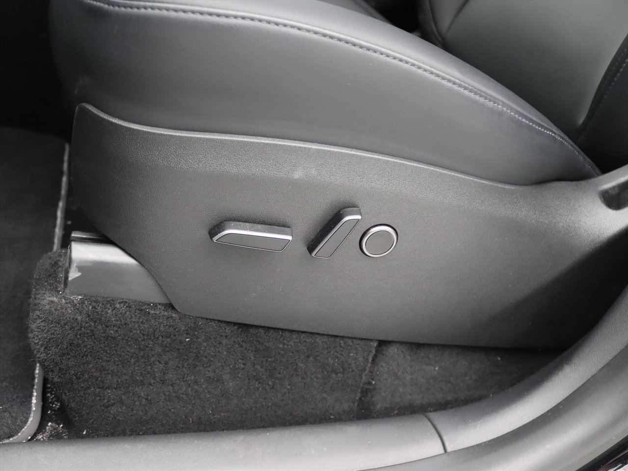 Tesla Model Y Long Range AWD 75kWh 351pk [ AMD RYZEN+ENHANCED AUTOPILOT+19 INCH+PREMIUM AUDIO ] 17