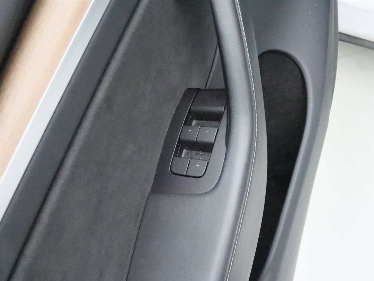 Tesla Model Y Long Range AWD 75kWh 351pk 92.8% SoH [ TREKHAAK+AMD RYZEN+AUTOPILOT+19 INCH+PREMIUM AUDIO ] 23