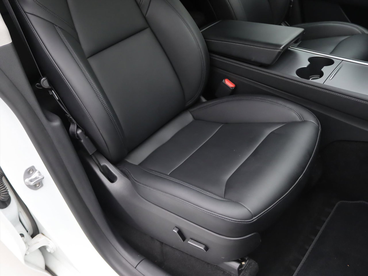 Tesla Model Y Long Range AWD 75kWh 351pk 92.8% SoH [ TREKHAAK+AMD RYZEN+AUTOPILOT+19 INCH+PREMIUM AUDIO ] 19