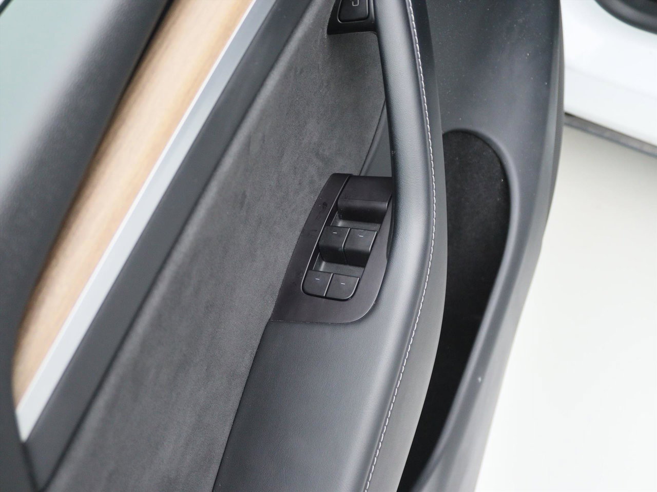 Tesla Model Y Standard RWD Plus 299pk 95.8% SoH [ AMD RYZEN+LFP+AUTOPILOT+19 INCH+PREMIUM AUDIO ] 24