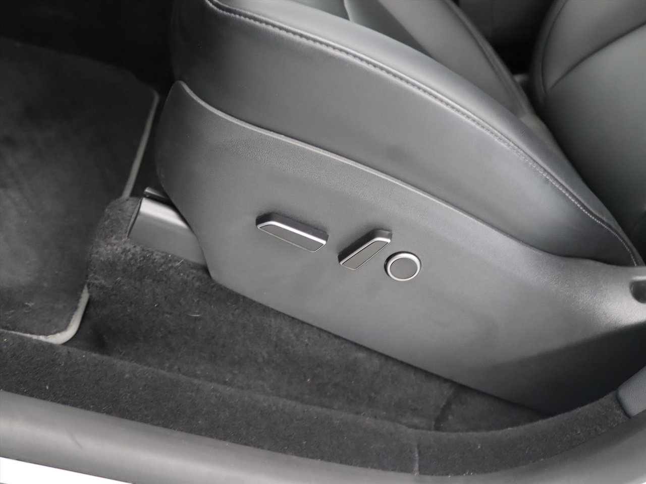 Tesla Model Y Standard RWD Plus 299pk 94.8% SoH [ AMD RYZEN+LFP+AUTOPILOT+19 INCH+PREMIUM AUDIO ] 25