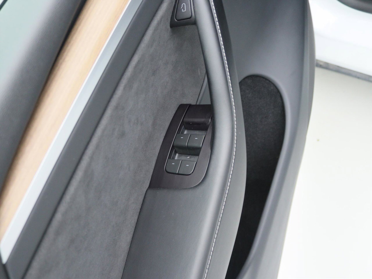 Tesla Model Y Standard RWD Plus 299pk 94.8% SoH [ AMD RYZEN+LFP+AUTOPILOT+19 INCH+PREMIUM AUDIO ] 24