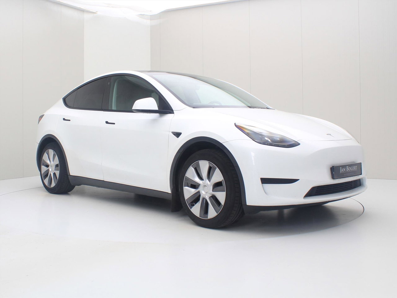 Tesla Model Y Standard RWD Plus [ AMD RYZEN+AUTOPILOT+19 INCH+PREMIUM AUDIO ] 3