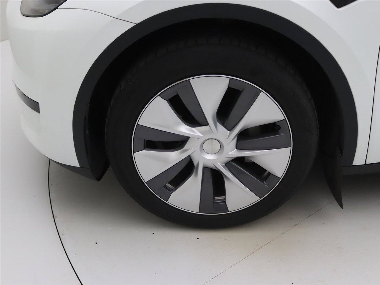Tesla Model Y Standard RWD Plus [ AMD RYZEN+AUTOPILOT+19 INCH+PREMIUM AUDIO ] 20