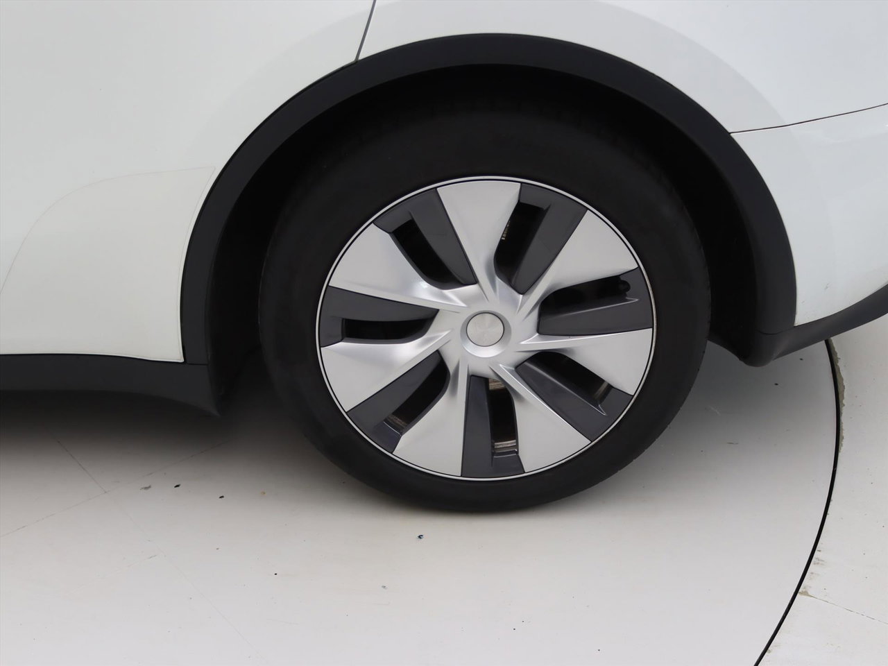 Tesla Model Y Standard RWD Plus [ AMD RYZEN+AUTOPILOT+19 INCH+PREMIUM AUDIO ] 21
