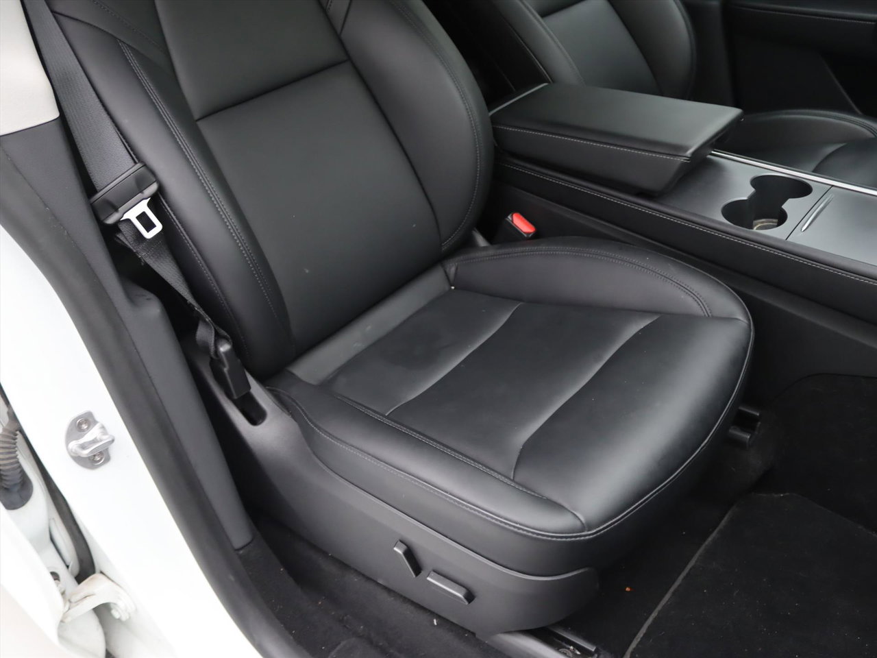 Tesla Model Y Standard RWD Plus [ AMD RYZEN+AUTOPILOT+19 INCH+PREMIUM AUDIO ] 18