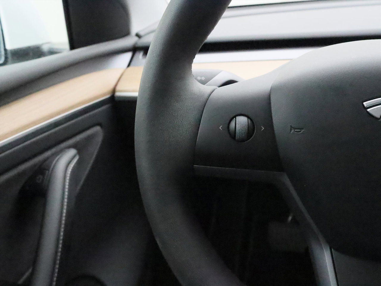 Tesla Model Y Standard RWD Plus [ AMD RYZEN+AUTOPILOT+19 INCH+PREMIUM AUDIO ] 26