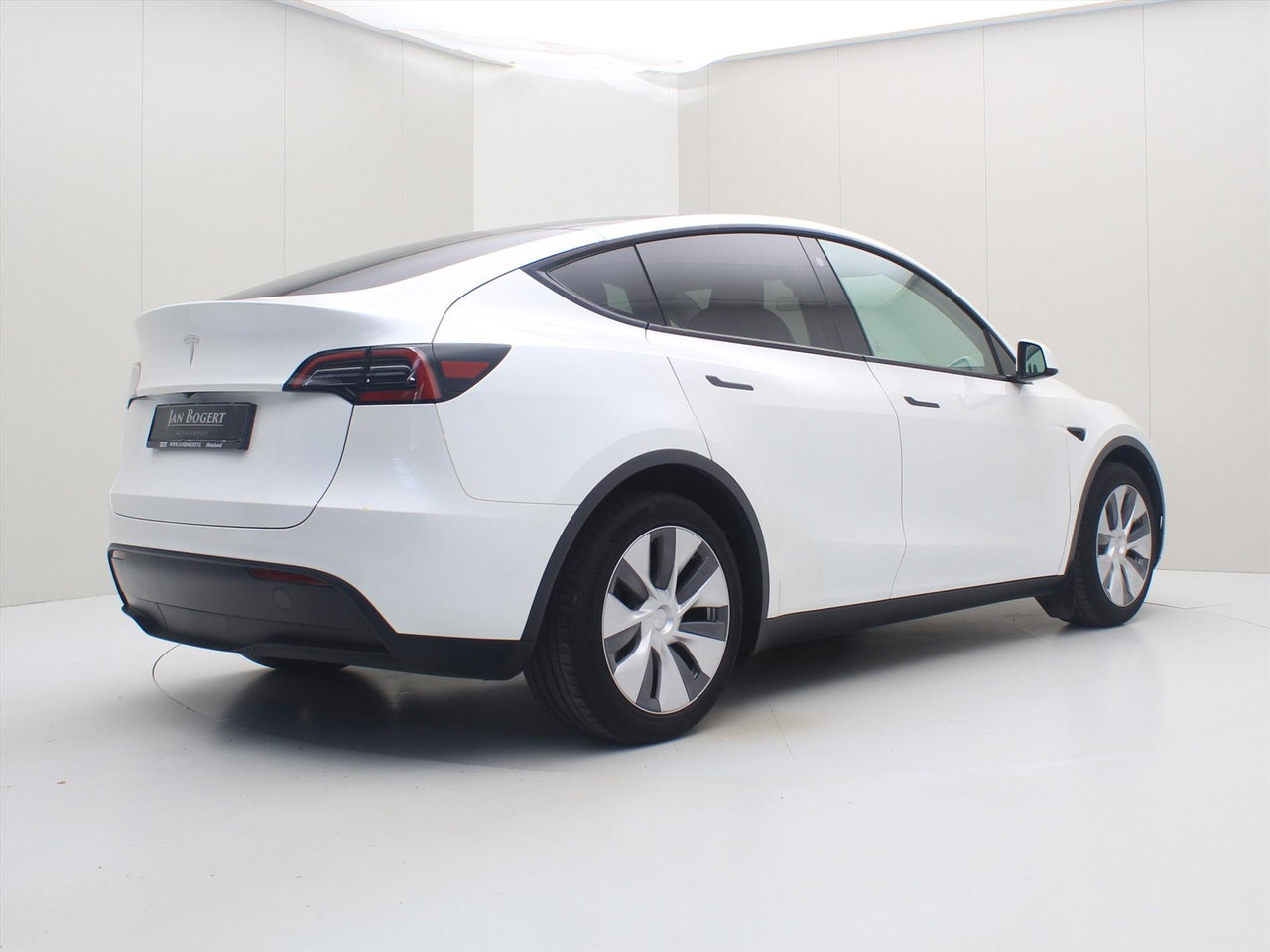 Tesla Model Y Standard RWD Plus [ AMD RYZEN+AUTOPILOT+19 INCH+PREMIUM AUDIO ] 2