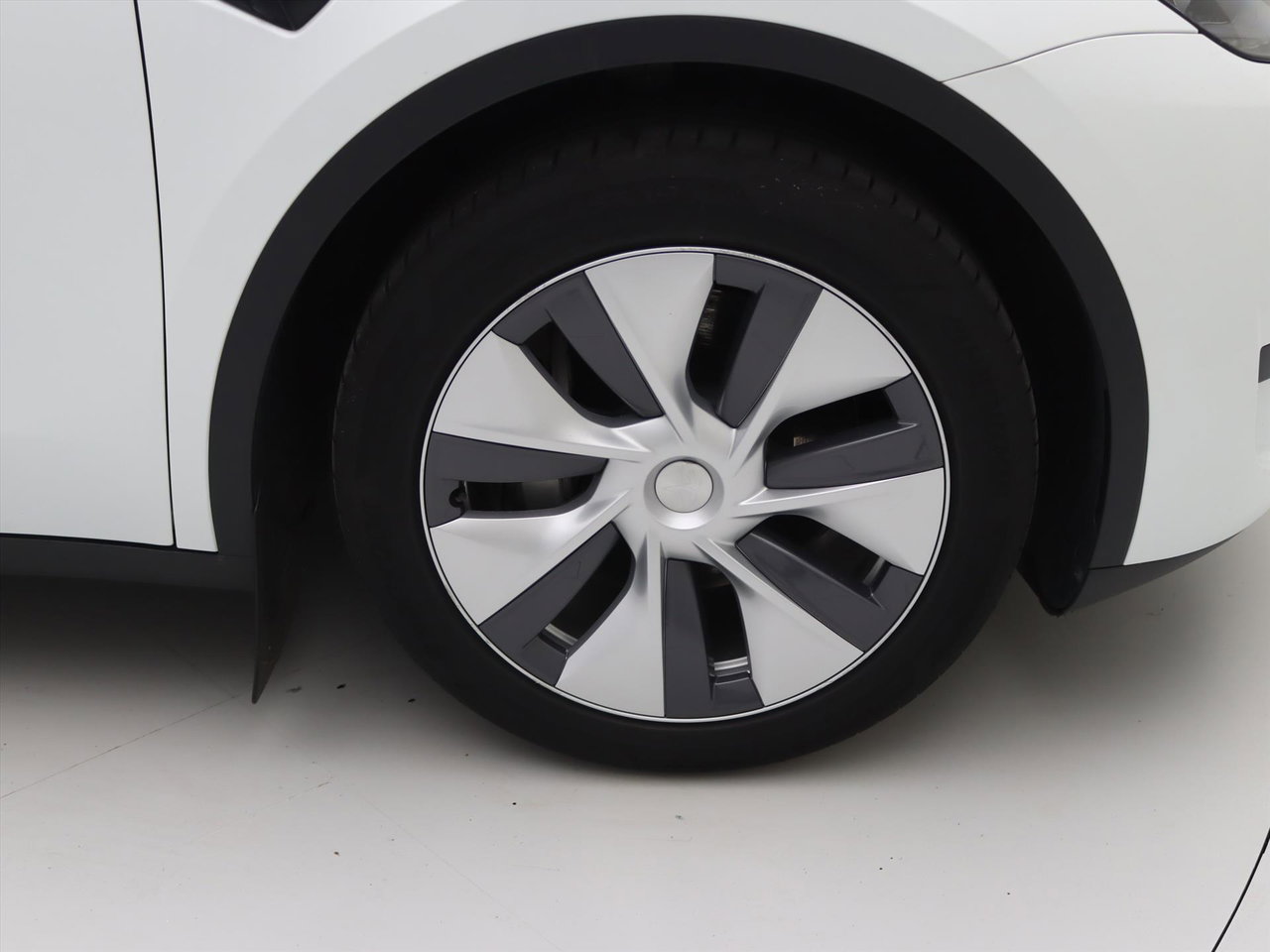 Tesla Model Y Standard RWD Plus [ AMD RYZEN+AUTOPILOT+19 INCH+PREMIUM AUDIO ] 12