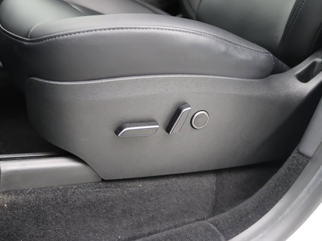 Tesla Model Y Standard RWD Plus [ AMD RYZEN+AUTOPILOT+19 INCH+PREMIUM AUDIO ] 24