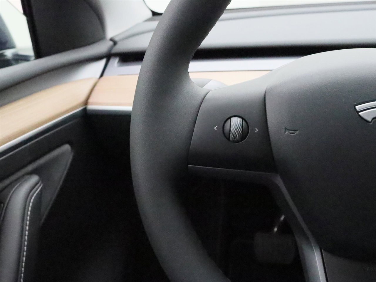 Tesla Model Y Standard RWD Plus 95.5% SoH [ AMD RYZEN+AUTOPILOT+19 INCH+PREMIUM AUDIO ] 19