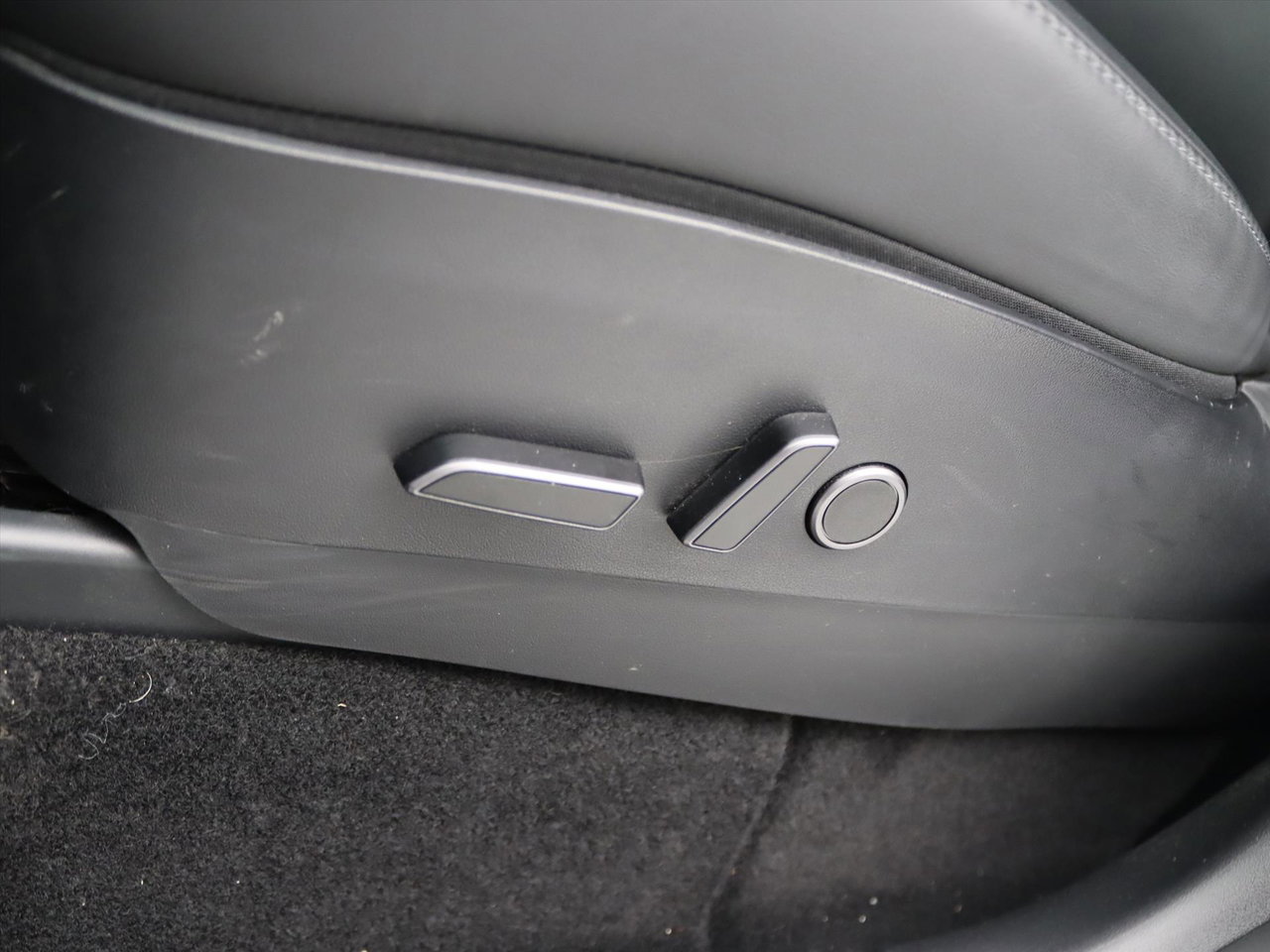 Tesla Model Y Standard RWD Plus 95.5% SoH [ AMD RYZEN+AUTOPILOT+19 INCH+PREMIUM AUDIO ] 17
