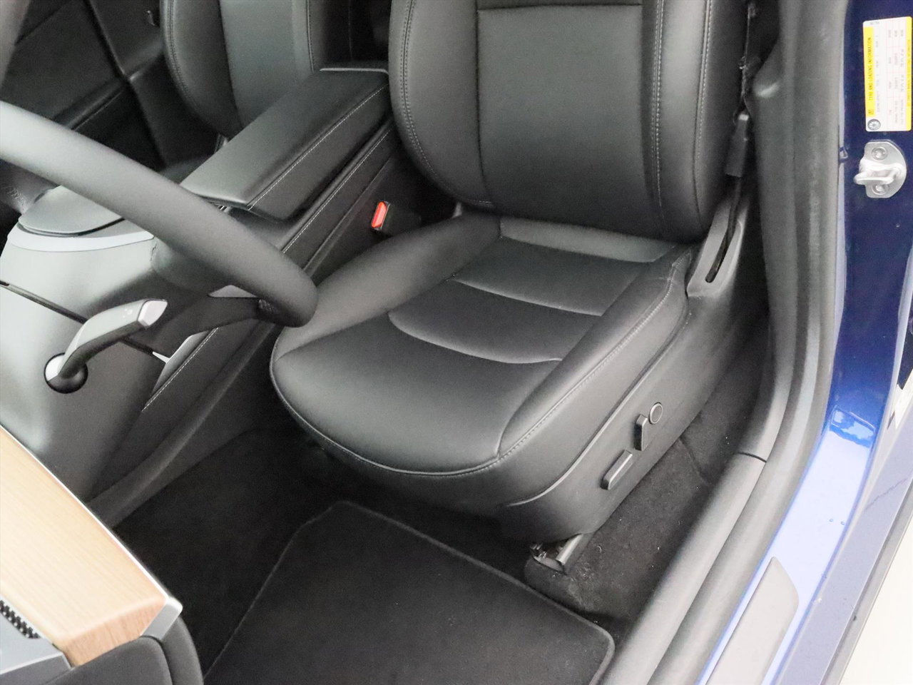 Tesla Model Y Standard RWD Plus 95.5% SoH [ AMD RYZEN+AUTOPILOT+19 INCH+PREMIUM AUDIO ] 16