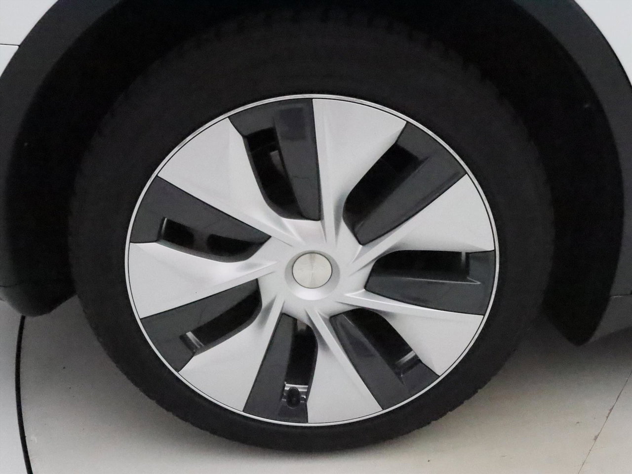 Tesla Model Y Standard RWD Plus 94.2% SoH [ AMD RYZEN+AUTOPILOT+19 INCH+PREMIUM AUDIO ] 9