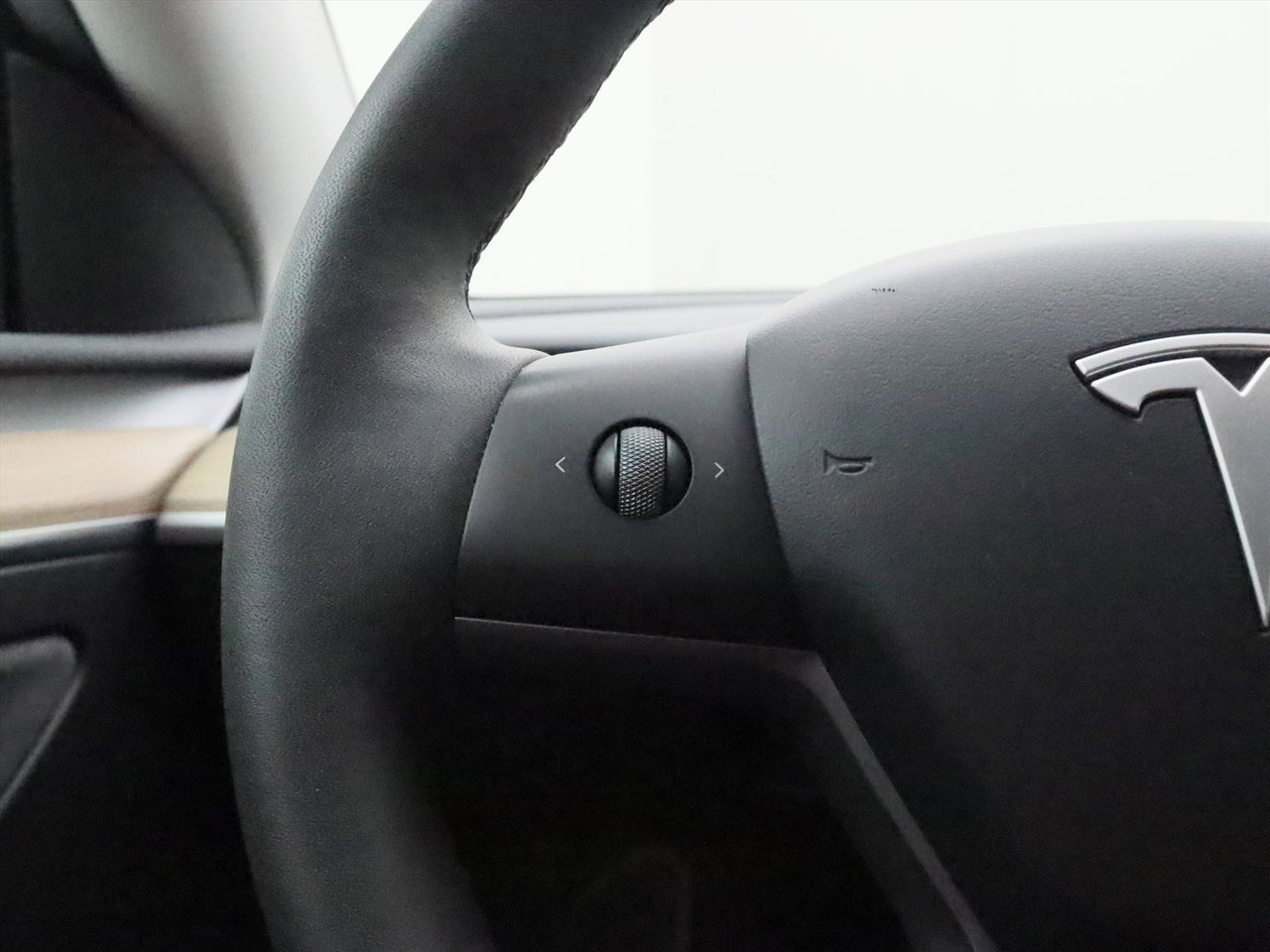 Tesla Model Y Standard RWD Plus 94.2% SoH [ AMD RYZEN+AUTOPILOT+19 INCH+PREMIUM AUDIO ] 21
