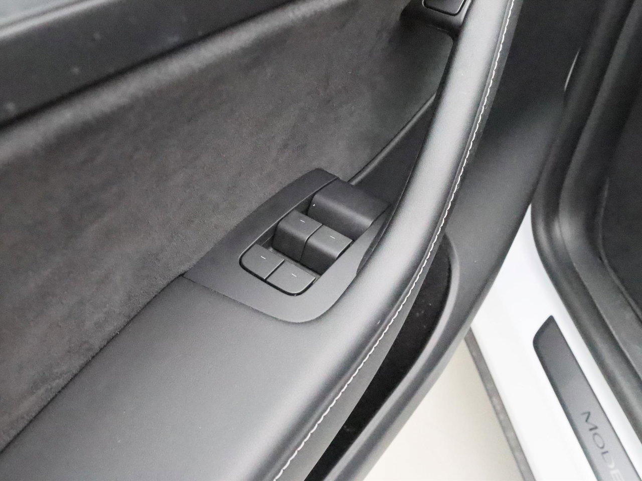 Tesla Model Y Standard RWD Plus 94.2% SoH [ AMD RYZEN+AUTOPILOT+19 INCH+PREMIUM AUDIO ] 19