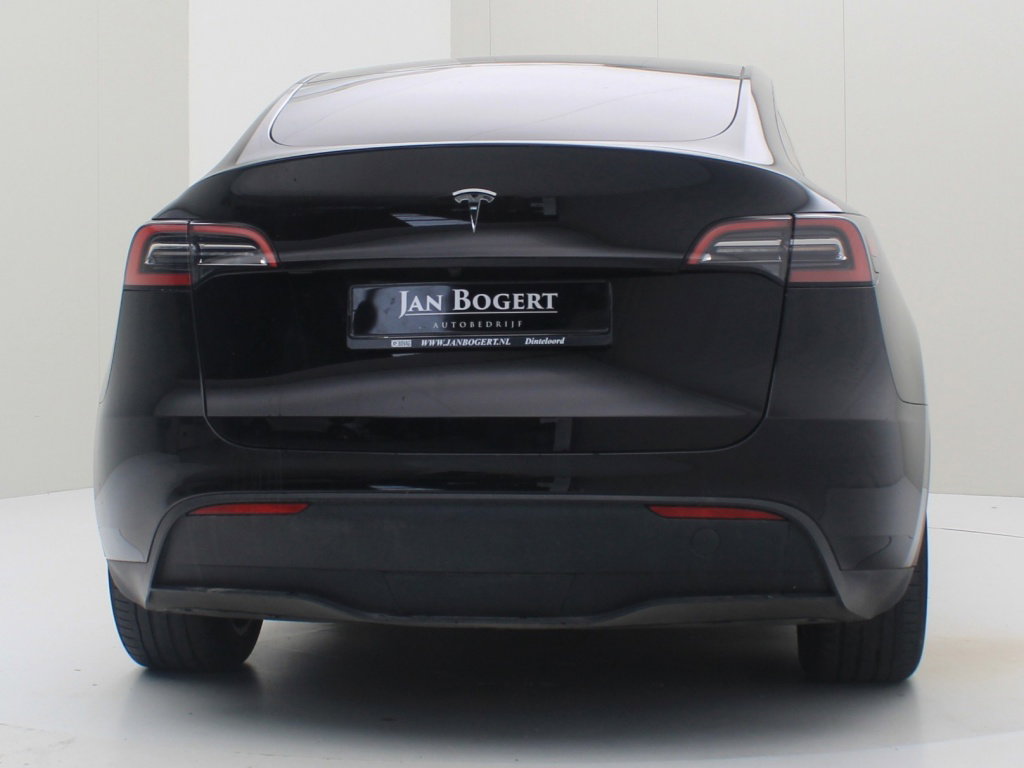 Tesla Model Y 6