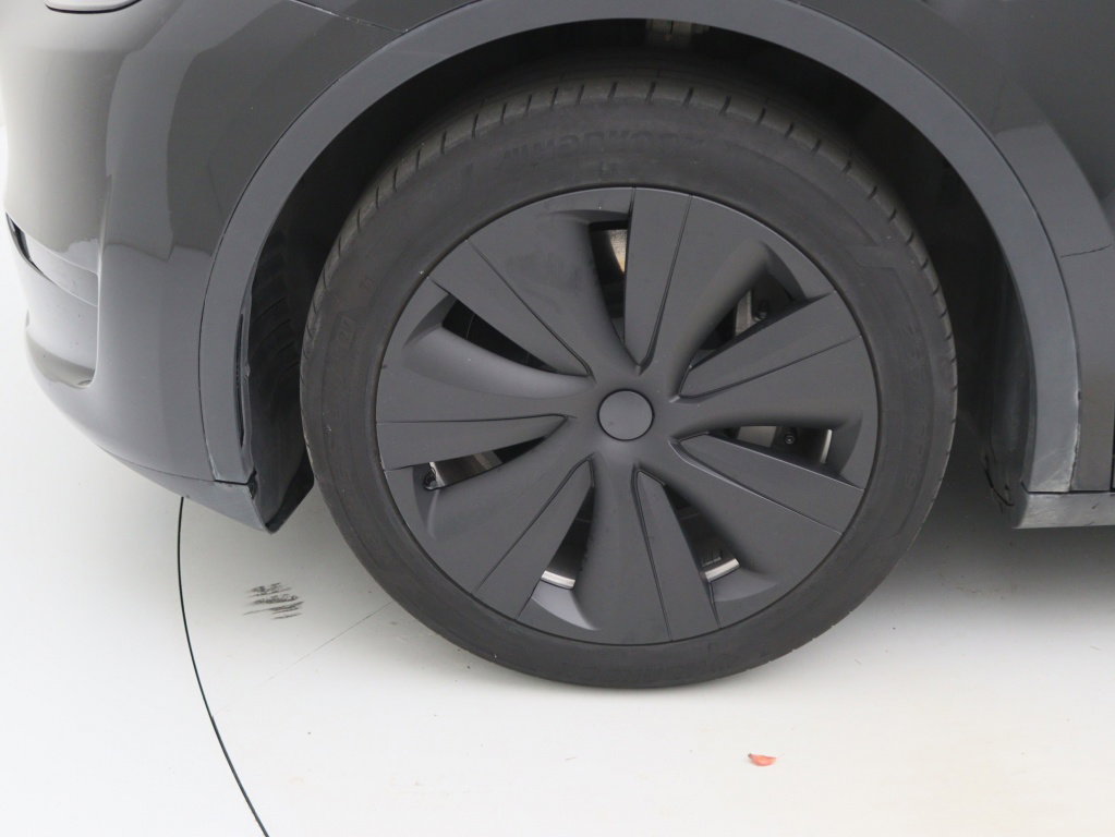 Tesla Model Y 13