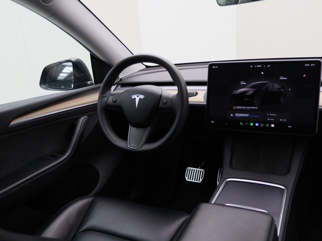 Tesla Model Y 10