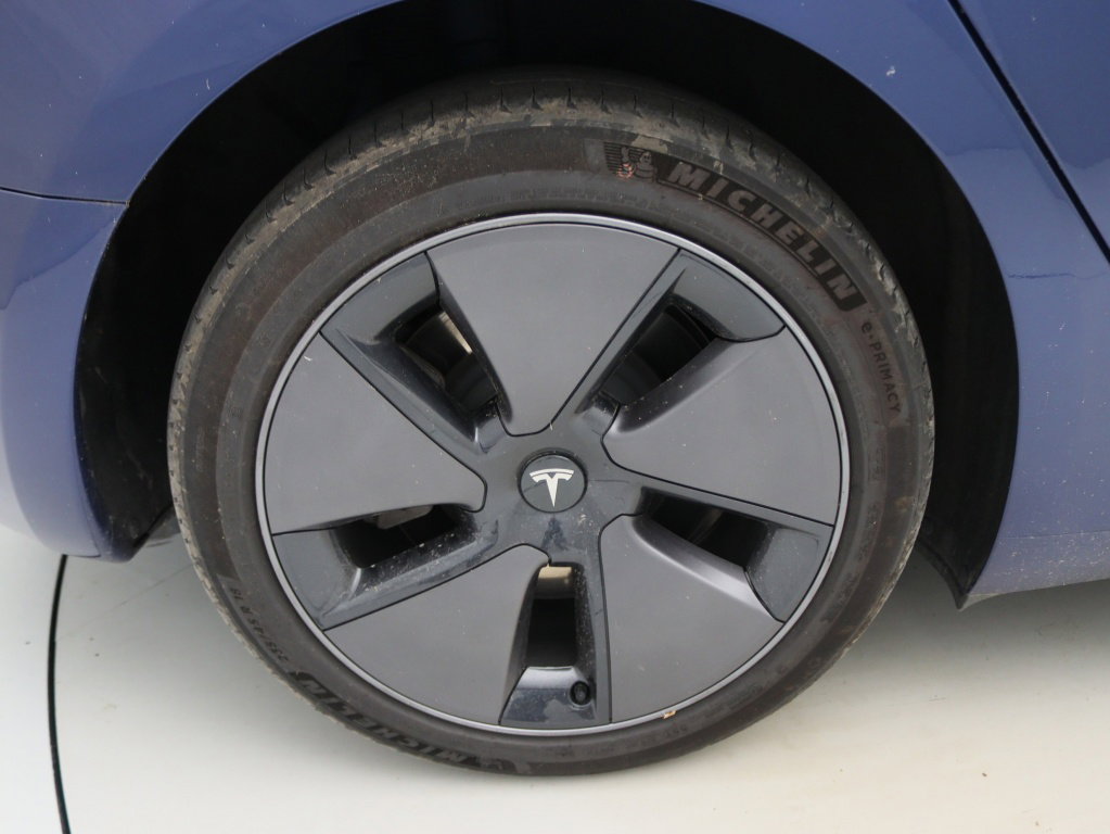 Tesla Model 3 9