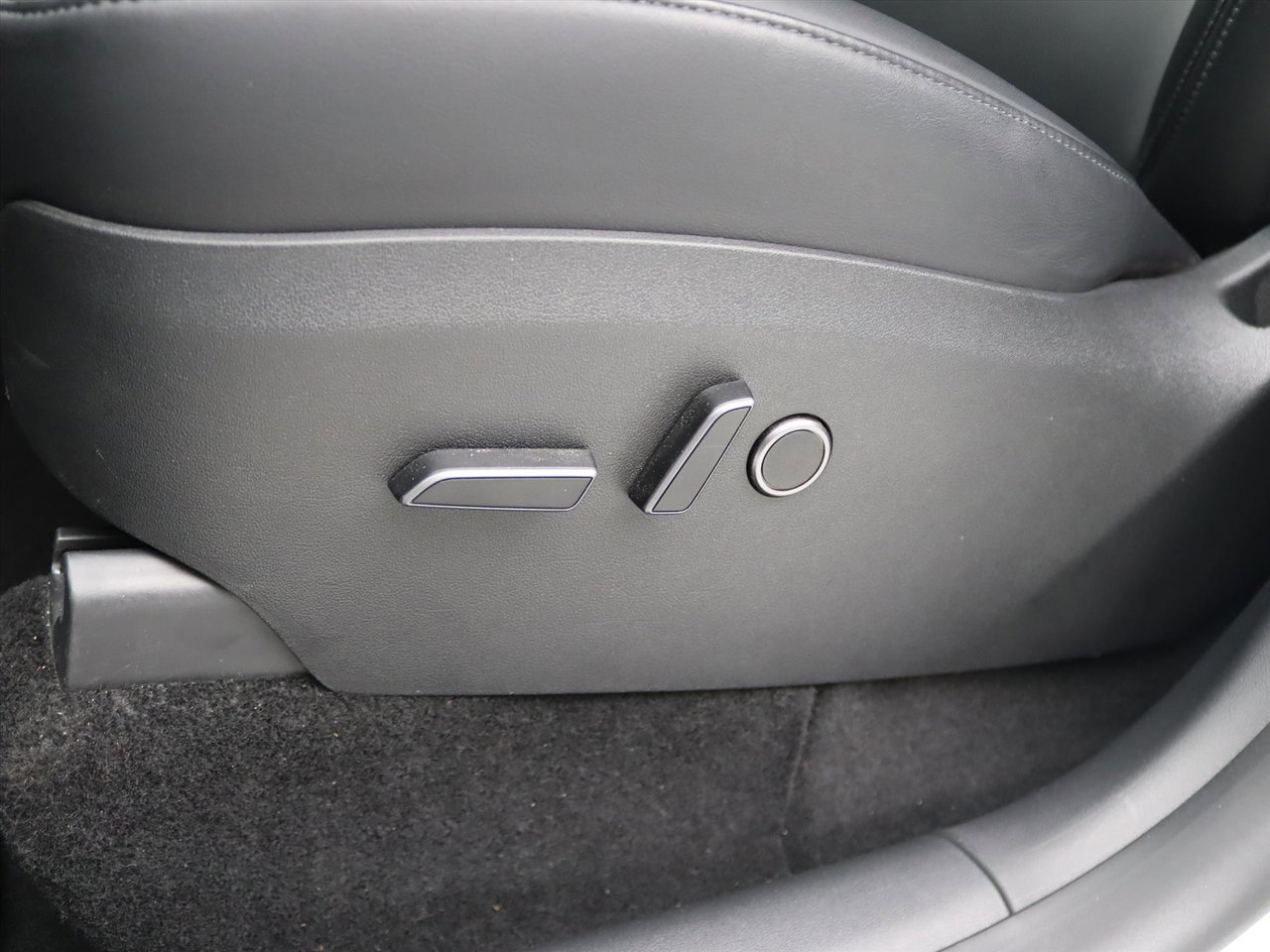Tesla Model Y Long Range RWD 75kWh 299pk 94.5% SoH [ AMD RYZEN+AUTOPILOT+19 INCH+PREMIUM AUDIO ] 24